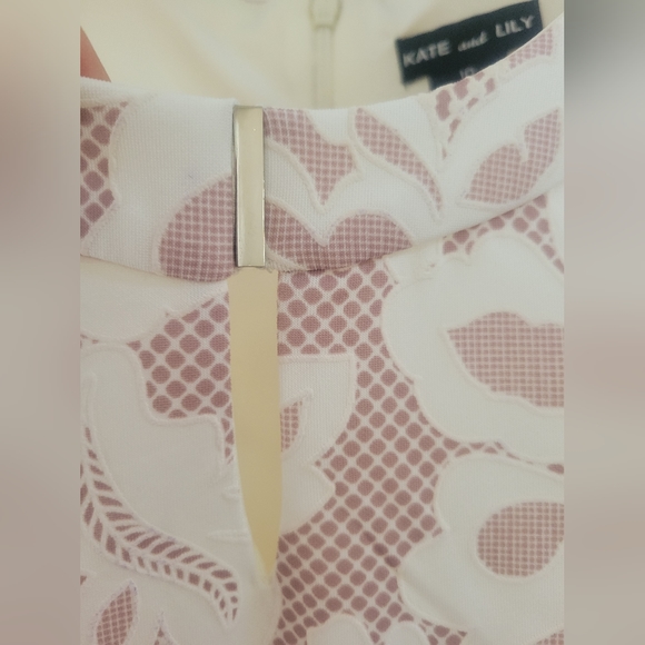 Kate and Lily, Keyhole Neck,Lace Textered, Fitted Dress, sz 10 - Picture 6 of 9